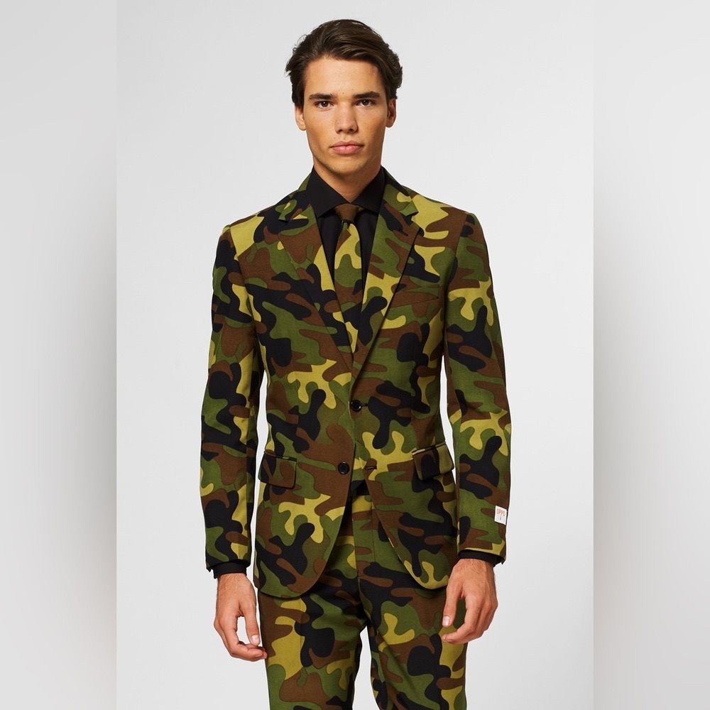 OppoSuits “COMMANDO”
Urban camouflaged.